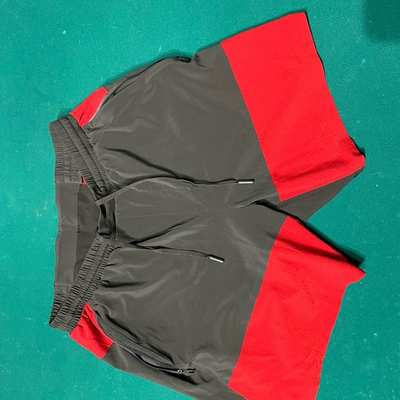 Lululemon Size M Linerless 7" - Picture 2 of 2